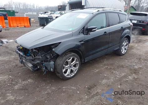 2018 Ford Escape Titanium z USA, uszkodzony, nr VIN 1FMCU9J97JUD12017